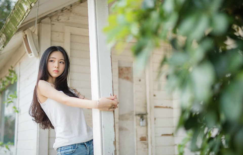 “夫君，那……他是你杀的吗？”鬼使神差的，小乔抬头问了一句。
